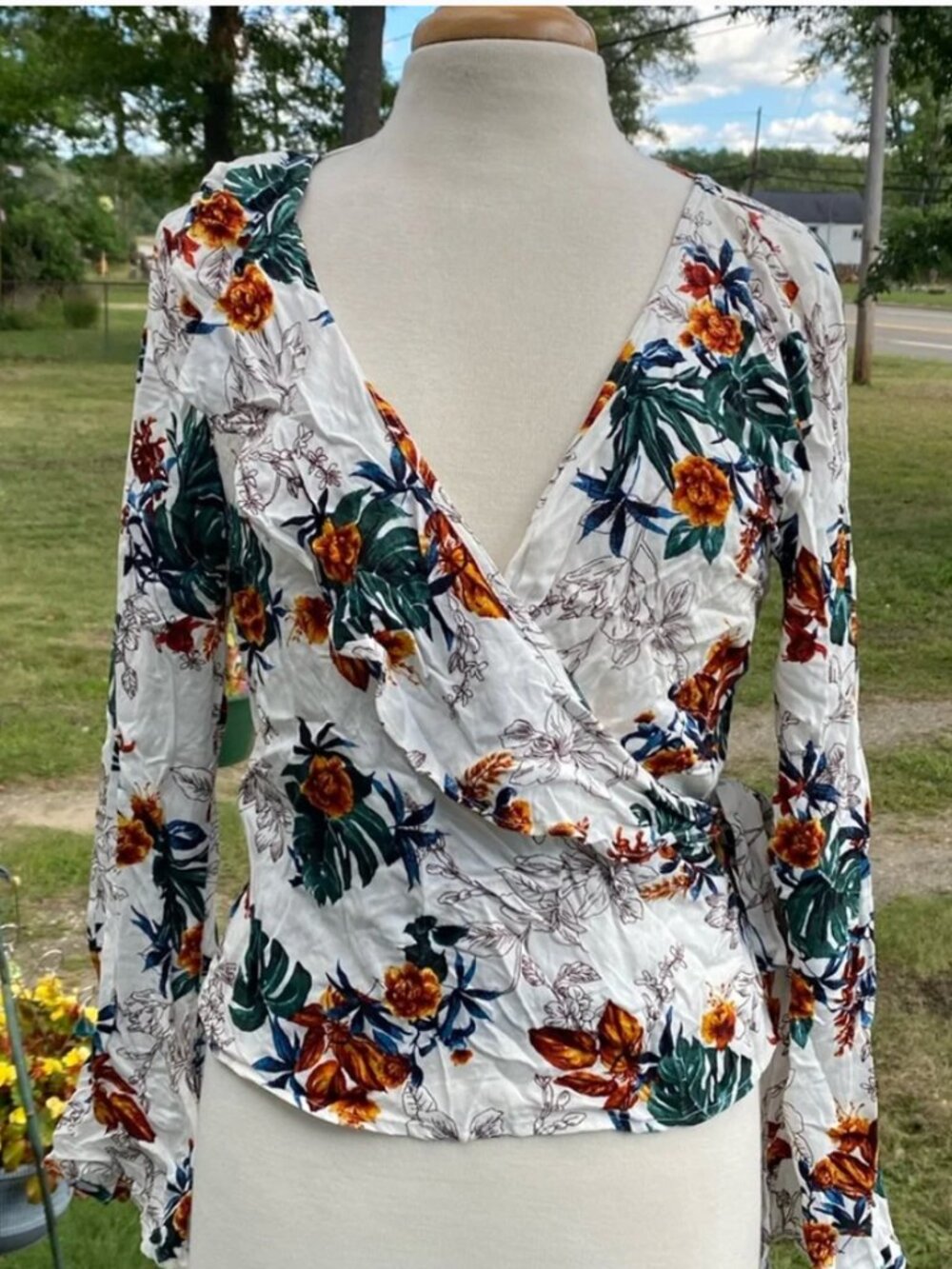 NWT Gimmicks by BKE Tropical Wrap Blouse - Size M